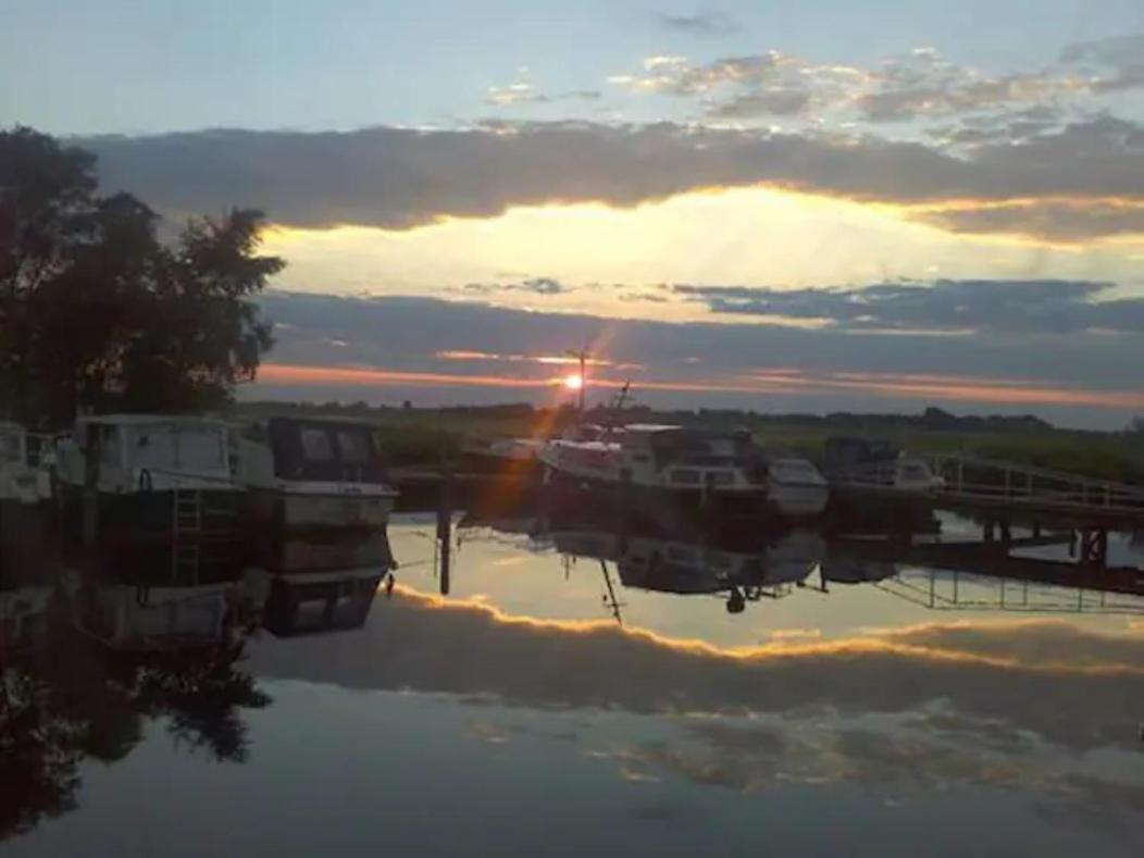 Boat Stoer - Inclusief Sloep Hotel Jutrijp Bagian luar foto